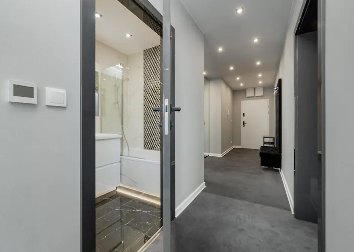 Luksusowy Z 3 Sypialniami, Klimatyzacja, Parkingiem I Biurkiem We Wroclawiu By Renters Prestige Vratislav