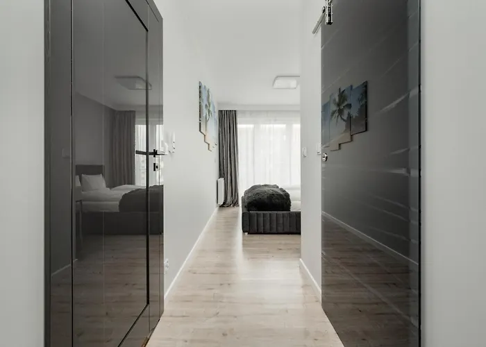 Luksusowy Z 3 Sypialniami, Klimatyzacja, Parkingiem I Biurkiem We Wroclawiu By Renters Prestige