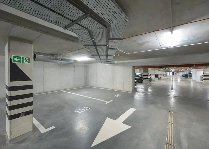 Luksusowy Z 3 Sypialniami, Klimatyzacja, Parkingiem I Biurkiem We Wroclawiu By Renters Prestige Vratislav