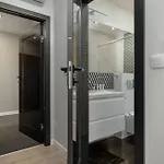 Luksusowy Z 3 Sypialniami, Klimatyzacja, Parkingiem I Biurkiem We Wroclawiu By Renters Prestige * Wroclaw