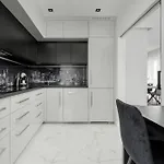 Luksusowy Z 3 Sypialniami, Klimatyzacja, Parkingiem I Biurkiem We Wroclawiu By Renters Prestige Apartment Wroclaw