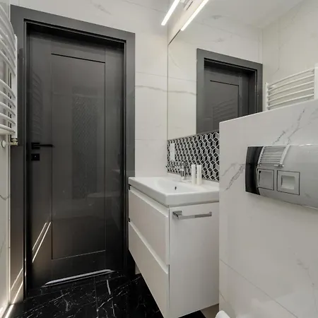 Luksusowy Z 3 Sypialniami, Klimatyzacja, Parkingiem I Biurkiem We Wroclawiu By Renters Prestige Apartment