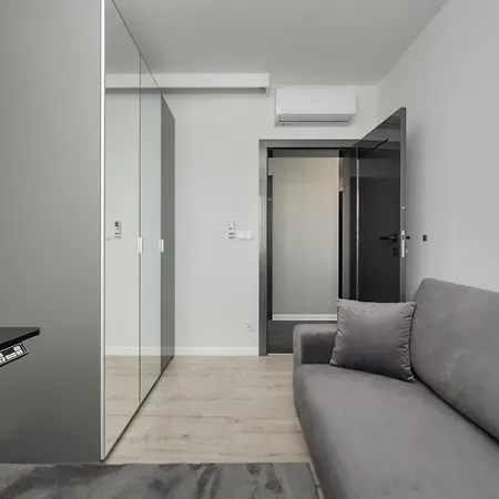 Apartment Luksusowy Z 3 Sypialniami, Klimatyzacja, Parkingiem I Biurkiem We Wroclawiu By Renters Prestige *
