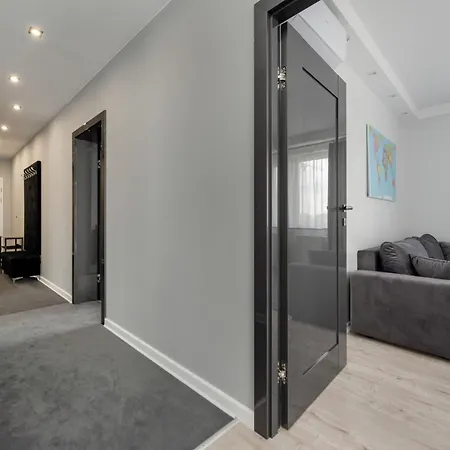 Luksusowy Z 3 Sypialniami, Klimatyzacja, Parkingiem I Biurkiem We Wroclawiu By Renters Prestige Wrocław