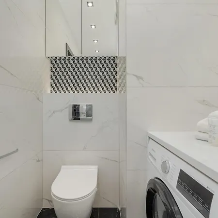 Apartment Luksusowy Z 3 Sypialniami, Klimatyzacja, Parkingiem I Biurkiem We Wroclawiu By Renters Prestige *
