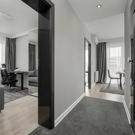 Luksusowy Z 3 Sypialniami, Klimatyzacja, Parkingiem I Biurkiem We Wroclawiu By Renters Prestige * Wroclaw