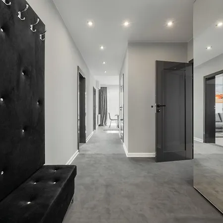 Apartment Luksusowy Z 3 Sypialniami, Klimatyzacja, Parkingiem I Biurkiem We Wroclawiu By Renters Prestige *