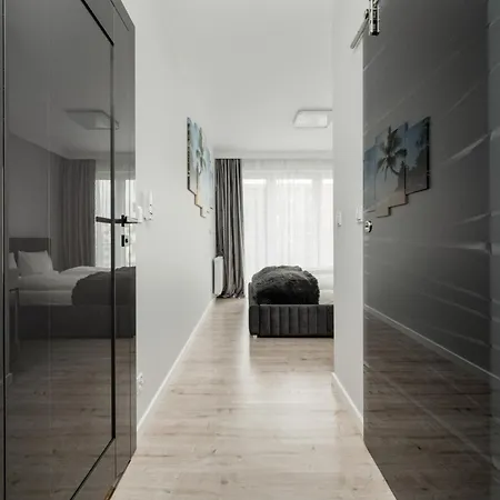 Luksusowy Z 3 Sypialniami, Klimatyzacja, Parkingiem I Biurkiem We Wroclawiu By Renters Prestige