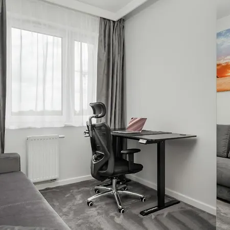 Daire Luksusowy Z 3 Sypialniami, Klimatyzacja, Parkingiem I Biurkiem We Wroclawiu By Renters Prestige