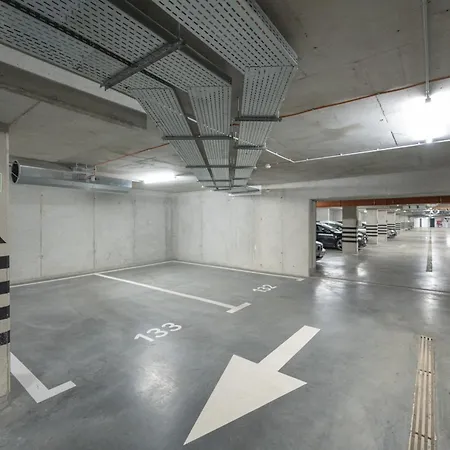 Luksusowy Z 3 Sypialniami, Klimatyzacja, Parkingiem I Biurkiem We Wroclawiu By Renters Prestige Wroclaw