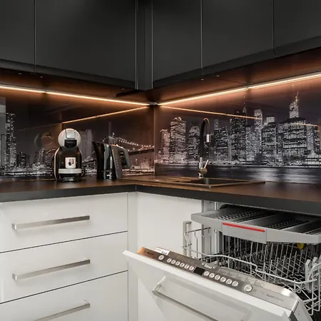 Lejlighed Luksusowy Z 3 Sypialniami, Klimatyzacja, Parkingiem I Biurkiem We Wroclawiu By Renters Prestige