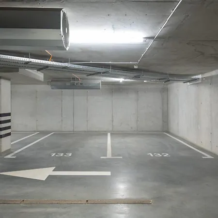 Daire Luksusowy Z 3 Sypialniami, Klimatyzacja, Parkingiem I Biurkiem We Wroclawiu By Renters Prestige *