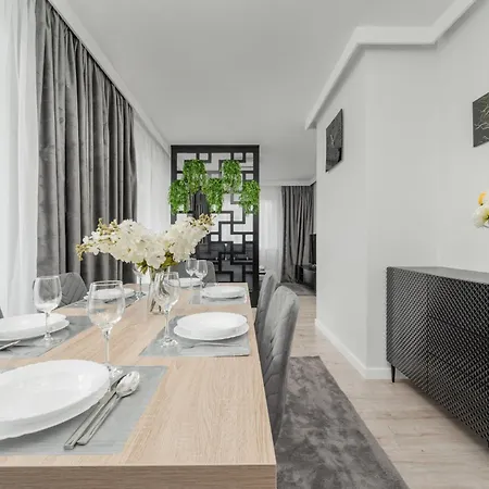 Luksusowy Z 3 Sypialniami, Klimatyzacja, Parkingiem I Biurkiem We Wroclawiu By Renters Prestige Apartment