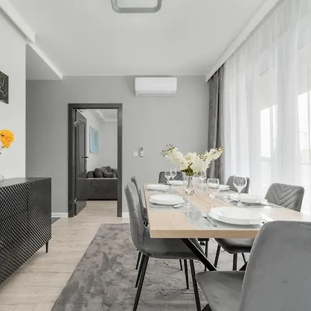 Luksusowy Z 3 Sypialniami, Klimatyzacja, Parkingiem I Biurkiem We Wroclawiu By Renters Prestige Apartment Wroclaw