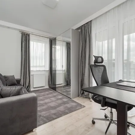 Luksusowy Z 3 Sypialniami, Klimatyzacja, Parkingiem I Biurkiem We Wroclawiu By Renters Prestige Apartment Wroclaw