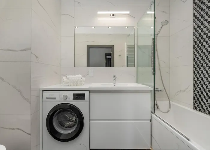 Luksusowy Z 3 Sypialniami, Klimatyzacja, Parkingiem I Biurkiem We Wroclawiu By Renters Prestige *